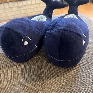 Vineyard Vines kids Navy blue whale Plush slippers